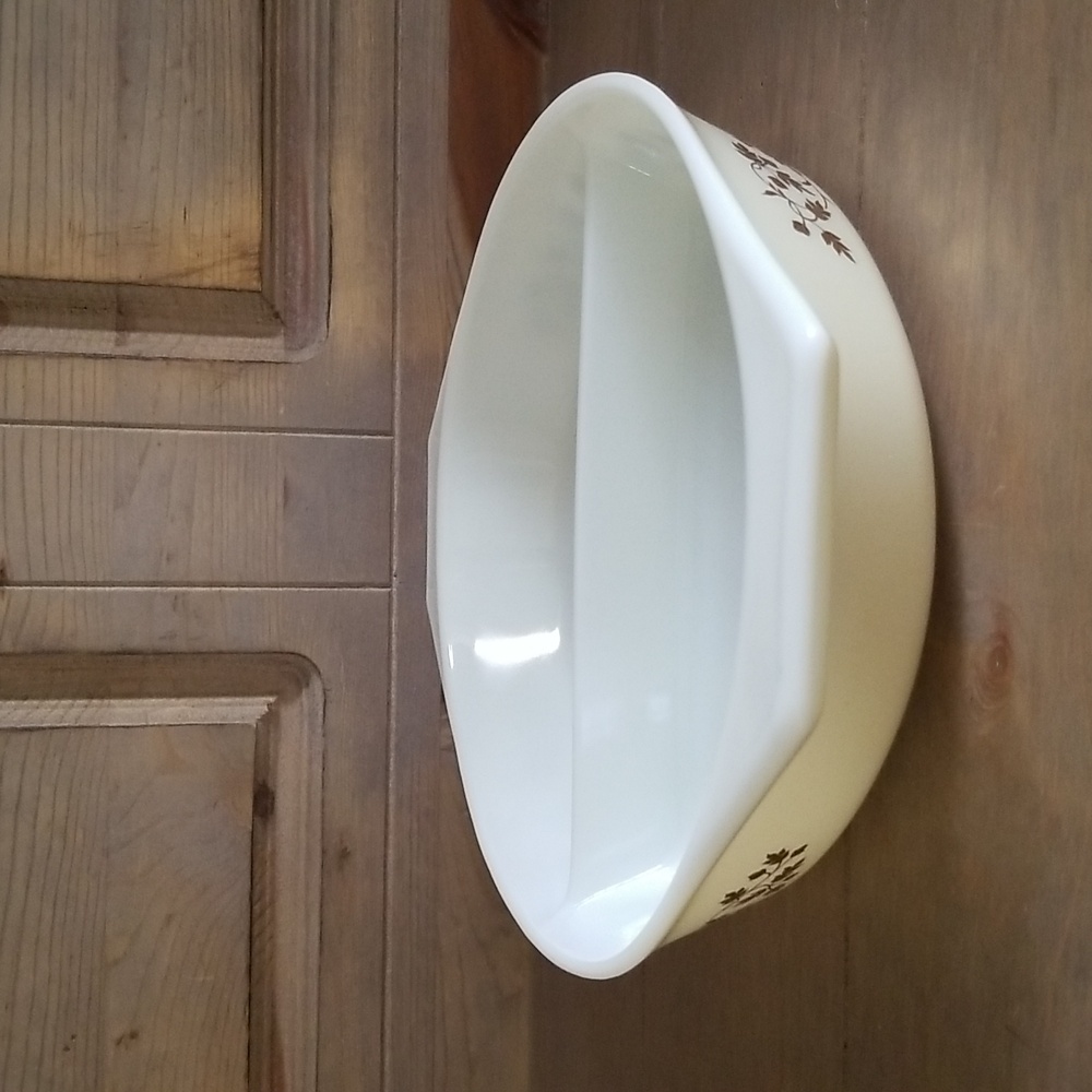 Vintage Pyrex Golden Acorn Divided Serving Dish - Picture 5 of 16